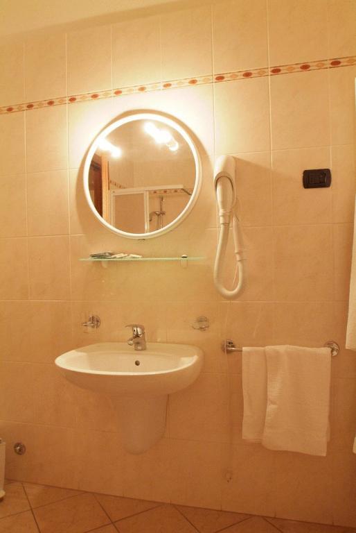Quattro Castella Hotel La Maddalena חדר תמונה